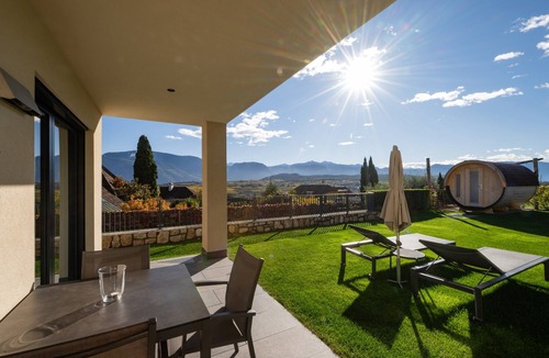 St. Pauls Apartment | Apartment Weingut Gasshof Alma with Mountain View, Pool and Sauna