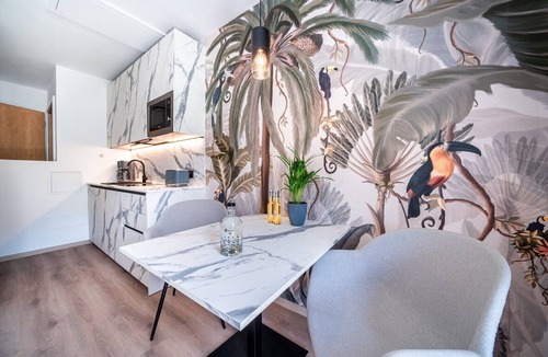 Seestrasse Apartment | 701A Apartment Am See 3