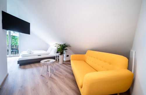 Seestrasse Apartment | 701A Apartment Am See 3