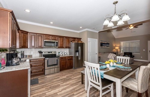 Townsend House | It is Springtime in TN- comfortable, clean, in a gated community & near food!