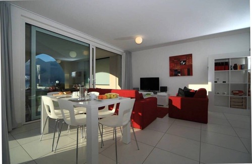 Maccagno Apartment | Maccagno apartment with pool and jacuzzi