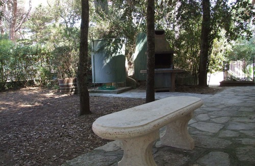 Marina di Castagneto Carducci Apartment | Cosy apartment for 4 people with A/C, WIFI, TV, patio and panoramic view