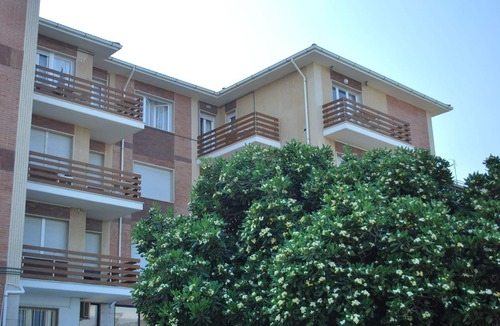Marina di Castagneto Carducci Apartment | Beautiful apartment for 2 people with WIFI, A/C, TV, balcony and panoramic view