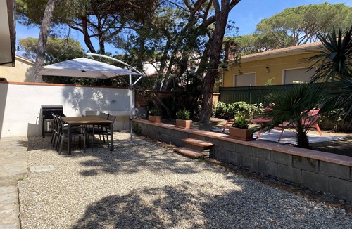 Marina di Castagneto Carducci Apartment | Alvina house, in villa, "two steps" from the sea