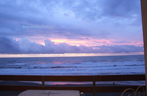 Marina di Castagneto Carducci Apartment | Flat by the sea with stunning views from the 2 terraces, in Marina di Castagneto