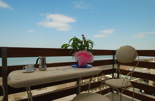 Marina di Castagneto Carducci Apartment | Flat by the sea with stunning views from the 2 terraces, in Marina di Castagneto