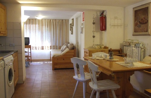 Marina di Castagneto Carducci Apartment | Elegant apartment by the sea. Le Camelie
