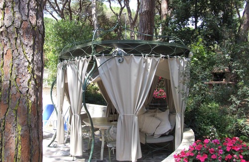 Marina di Castagneto Carducci Apartment | Elegant apartment by the sea. Le Camelie
