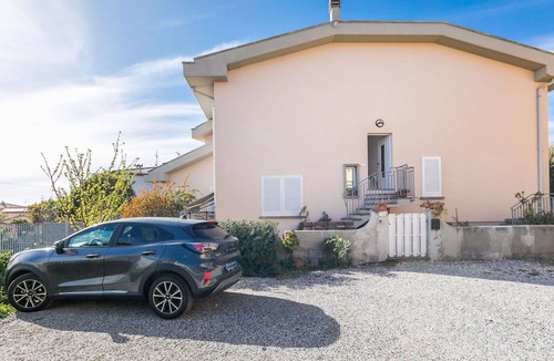 Rosignano Solvay Apartment | Cosy apartment for 2 people with WIFI, TV, terrace and pets allowed