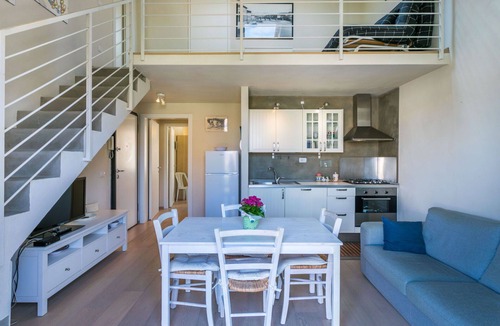 Rosignano Solvay Apartment | Nice apartment for 6 people with WIFI, A/C, TV and balcony