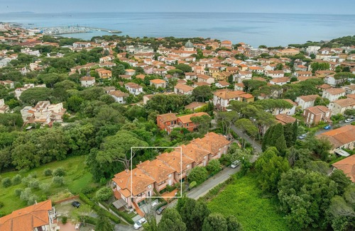 Castiglioncello House | Holiday Home 'Villetta A Castiglioncello' with Private Terrace, Wi-Fi and Air Conditioning