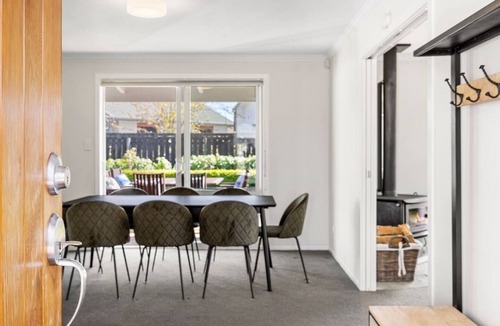 Albert Town House | It's Easy! Space and comfort