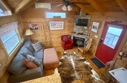 Fancy Gap House | It's Five O'Clock Here - Cozy Waterfront Cabin with a HOT TUB on the Blue Ridge Parkway! Pet Friendly