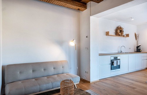 Tramin Apartment | Apartment "Eichhof Lavendel" with Private Open Terrace, Shared Garden & Wi-Fi