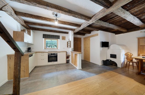 Senale San Felice Apartment | Vacation apartment "Unterurbanhof Die Eins" with mountain view, terrace with garden and sauna.