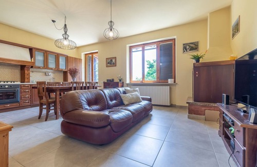 Urbisaglia Villa | Italian-Experience - Sunrise Hill Holiday Home