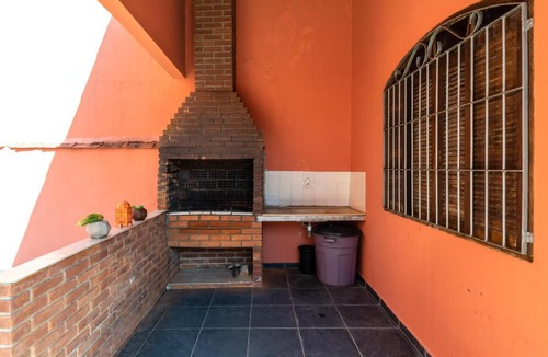 Raul Cury House | Itanhaém Casa ampla com piscina e churrasqueira a 300m da praia