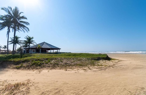 Raul Cury House | Itanhaém Casa ampla com piscina e churrasqueira a 300m da praia