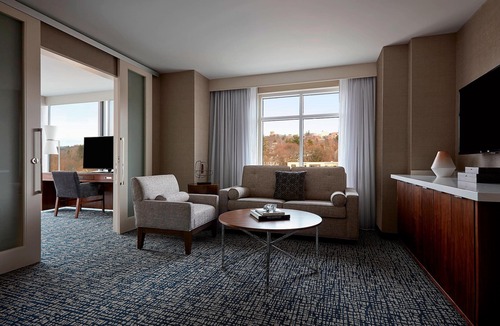 Ithaca Hotel | Ithaca Marriott Downtown on the Commons