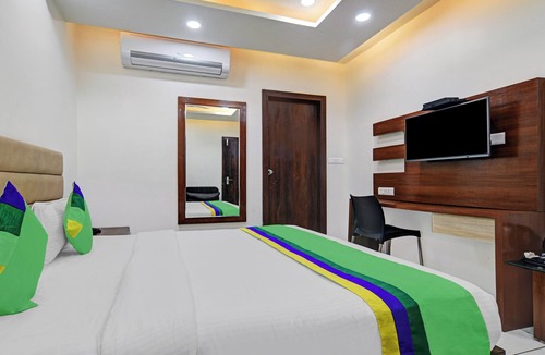 Surat Hotel | Itsy By Treebo - Ospite