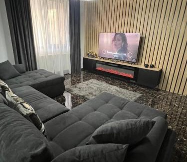 Azuga House | IUNIk
