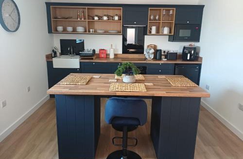 Buxton Apartment | Ives End