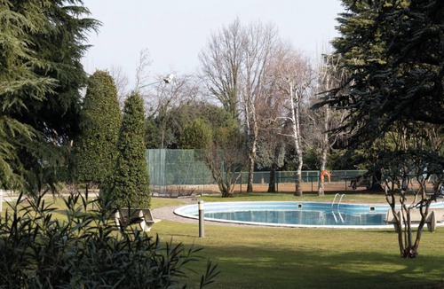 Colombare Apartment | Ivory Apartment - modern lakeside apartment - private park and swimming pool