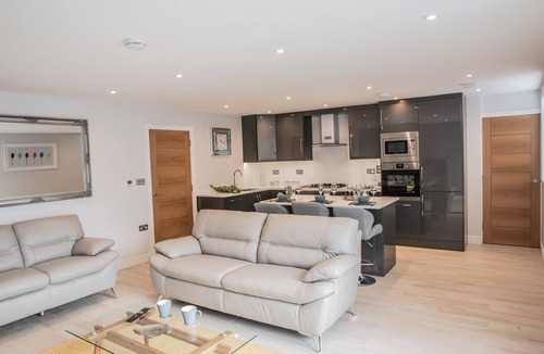 Reading Apartment | Ivory Lodge
