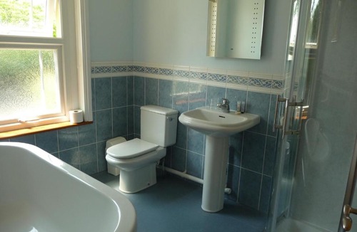 Wootton Bridge Bed & Breakfast | Ivy Hall