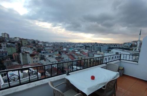 Taksim Hostel | ivy hostel cafe