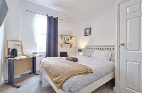 Westcliff-on-Sea House | Ivy on Sea Villa