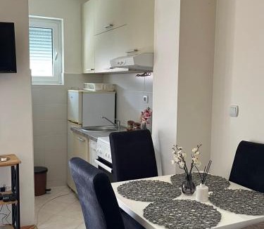 Trebesinj Apartment | Izdajem studio - apartman