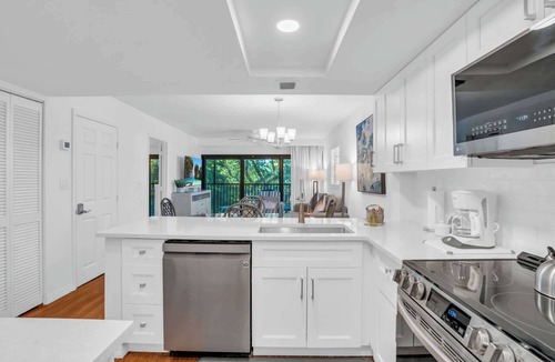 Park Shore Condo | J-358 - Corner Unit, Updated And Near Lobby
