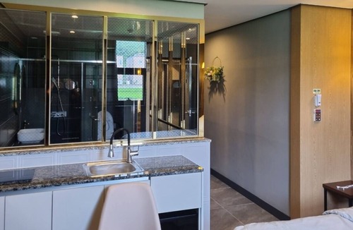 Samnangjin Condo | J Hotel