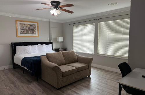 Townline Hill House | J & J Dream Villa Ltd