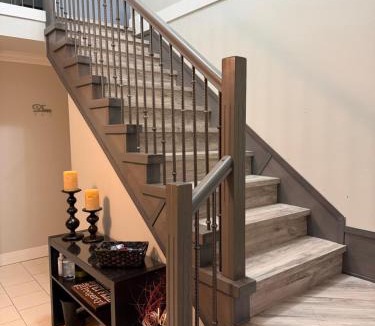 Townline Hill House | J & J Dream Villa Ltd