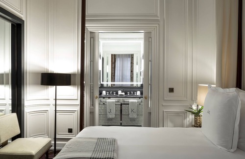 Quartier des Invalides Hotel | J.K. Place Paris