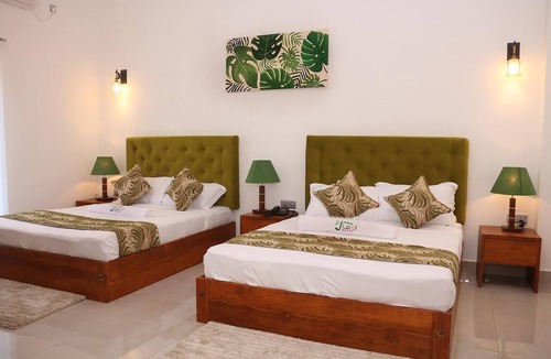 Ettukala Hotel | J Leaf Hotel