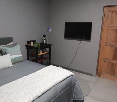 Rooihuiskraal Apartment | J & M Elegant escape 2