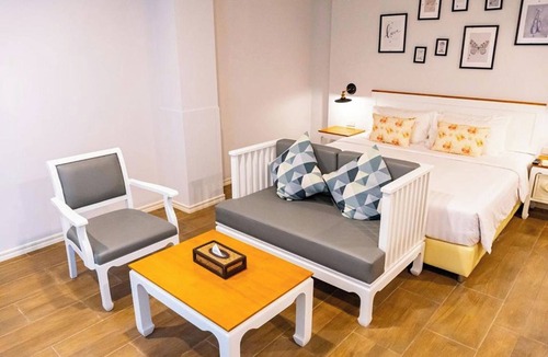 Chan Kasem Hotel | J Place Hotel
