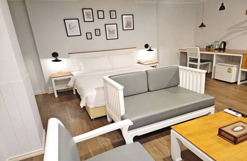 Chan Kasem Hotel | J Place Hotel