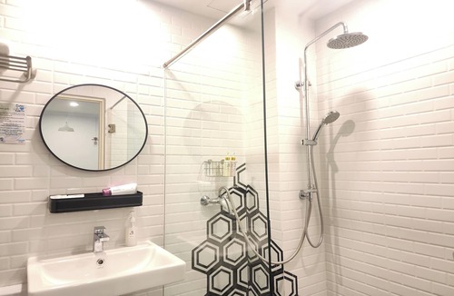 Chan Kasem Hotel | J Place Hotel