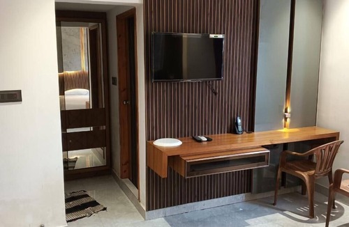 Krishnagiri Hotel | J Residency