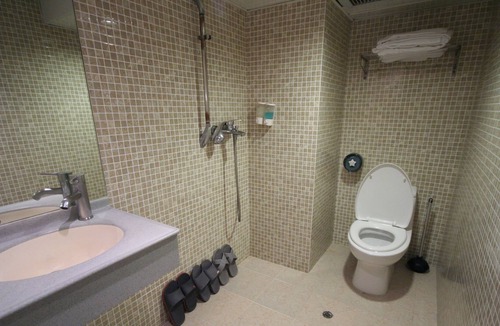 Kwun Chung Apartment | J03.Family Room, Jordan, near metro,