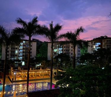 Barrio Santa Lucia Apartment | Jacó getaway, pool, beach and surf