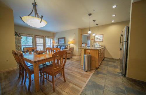 River Run Apartment | Jack Pine 8006 by SummitCove Lodging