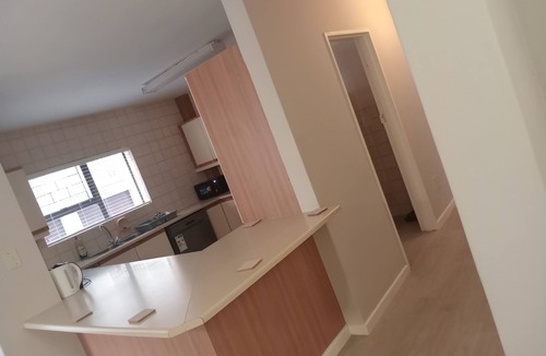 Strand Apartment | Jackie’s modern secure 3 bedroomed beach front property
