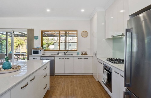 Normanville House | Jacks Corner - Moments to the beach, free wifi, pet friendly - wont be disapointed!