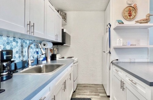 Green Cay Plantation Condo | Jack’s Hideaway - Amazing Ocean View, walking distance to beach & restaurants.