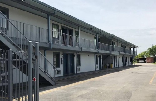 Viavant - Venetian Isles Apartment | Jacks motel